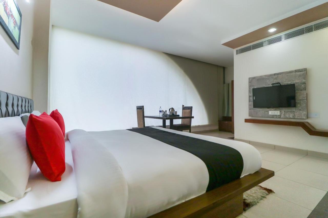 Townhouse 765 The Grace Hotel Patiāla Esterno foto