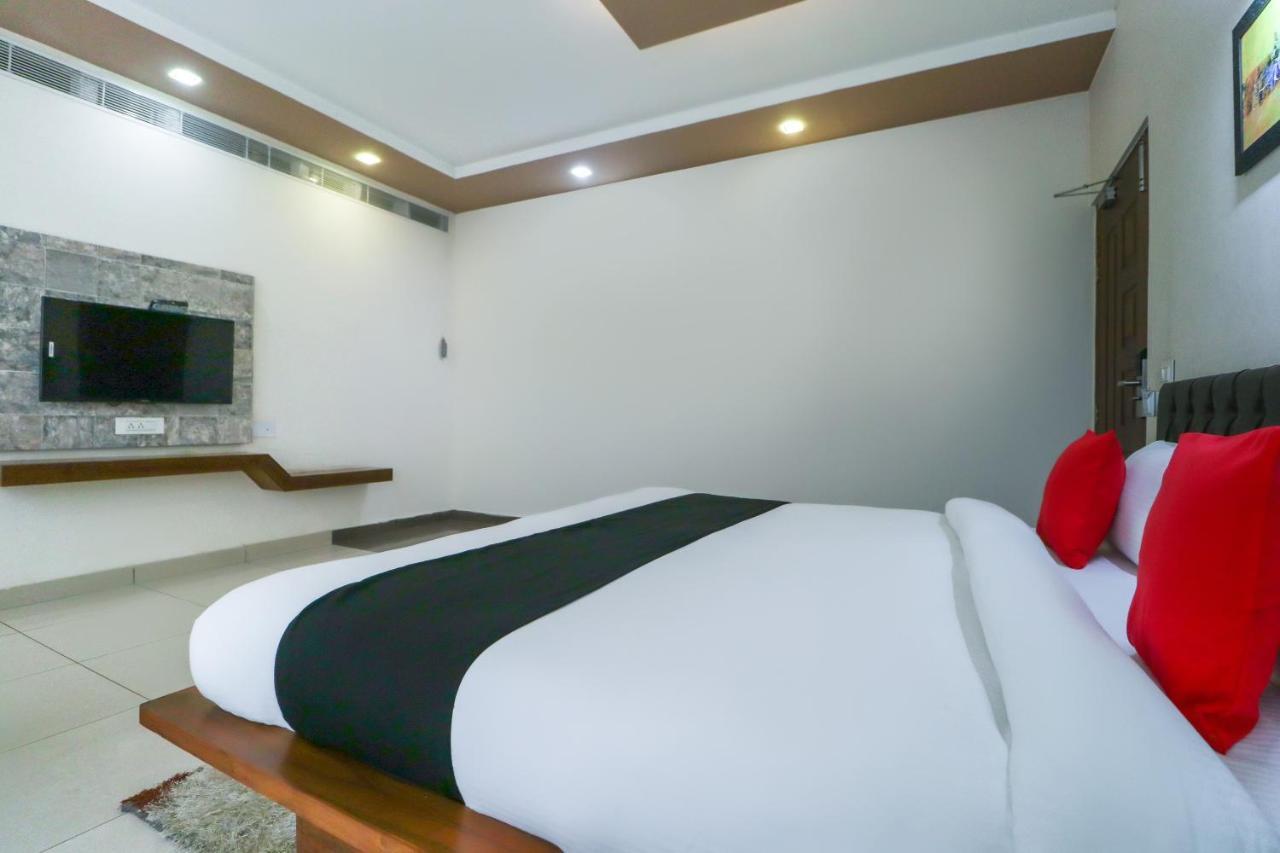 Townhouse 765 The Grace Hotel Patiāla Esterno foto