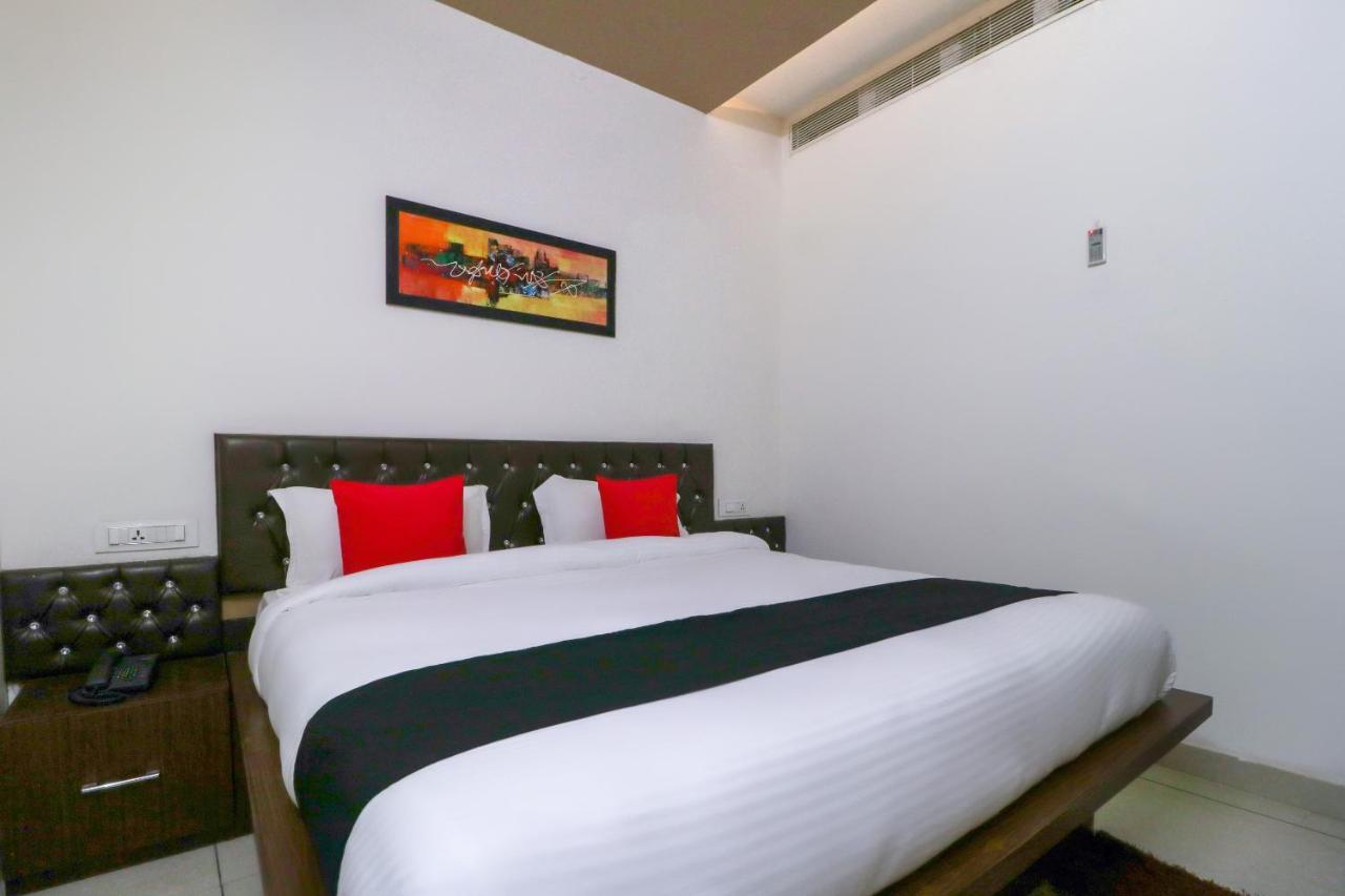 Townhouse 765 The Grace Hotel Patiāla Esterno foto